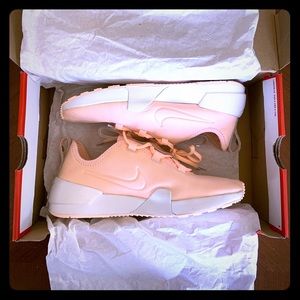 Nike Ashin Modern LX -Size 8